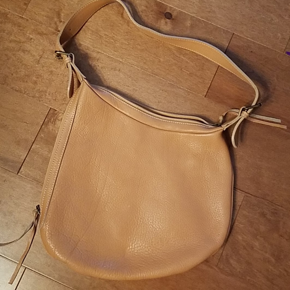 Tan vintage Unisa genuine leather purse